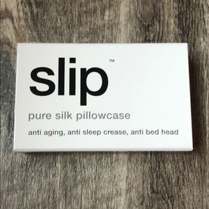 Slip anti aging pillowcase